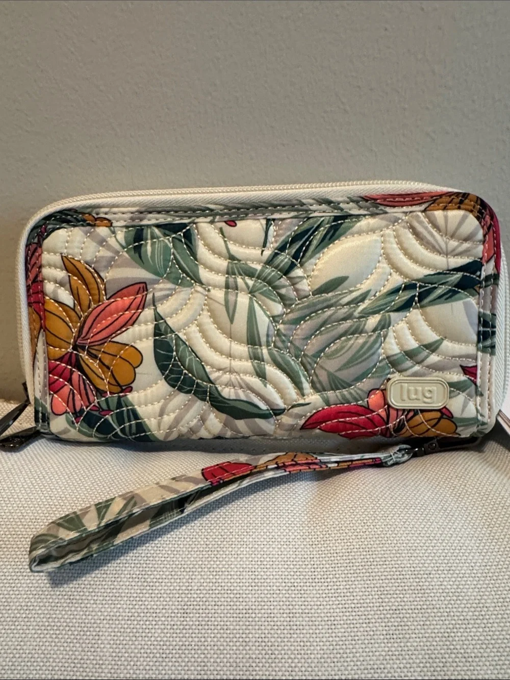 Rare LUG lily sand  Splits XL Wallet w/detachable Wristlet